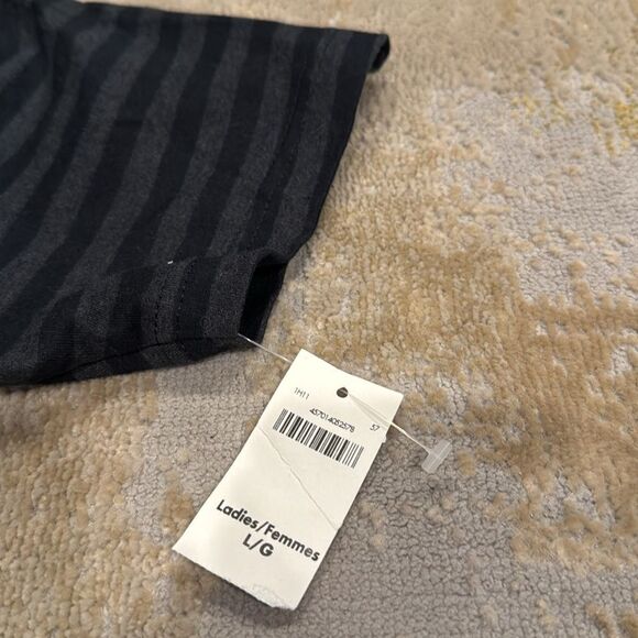 Disney Women v neck top with a grunge mickey mouse design size L new black grey - Picture 4 of 6